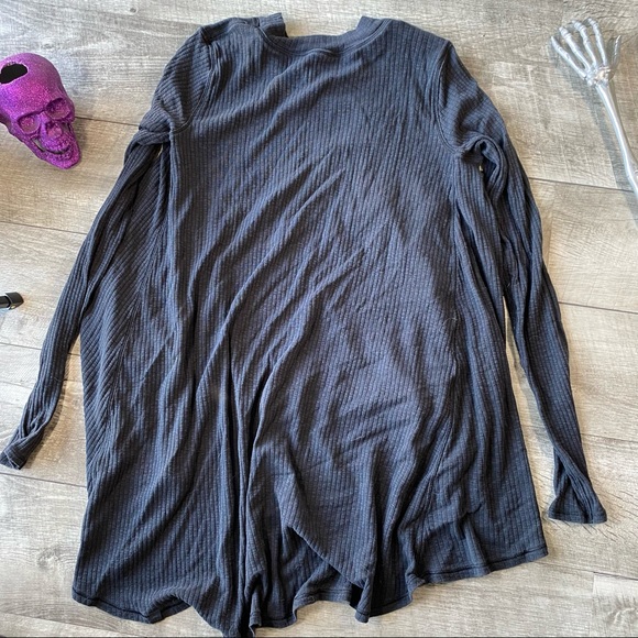 Lululemon black long sleeve high low shirt - Picture 3 of 5